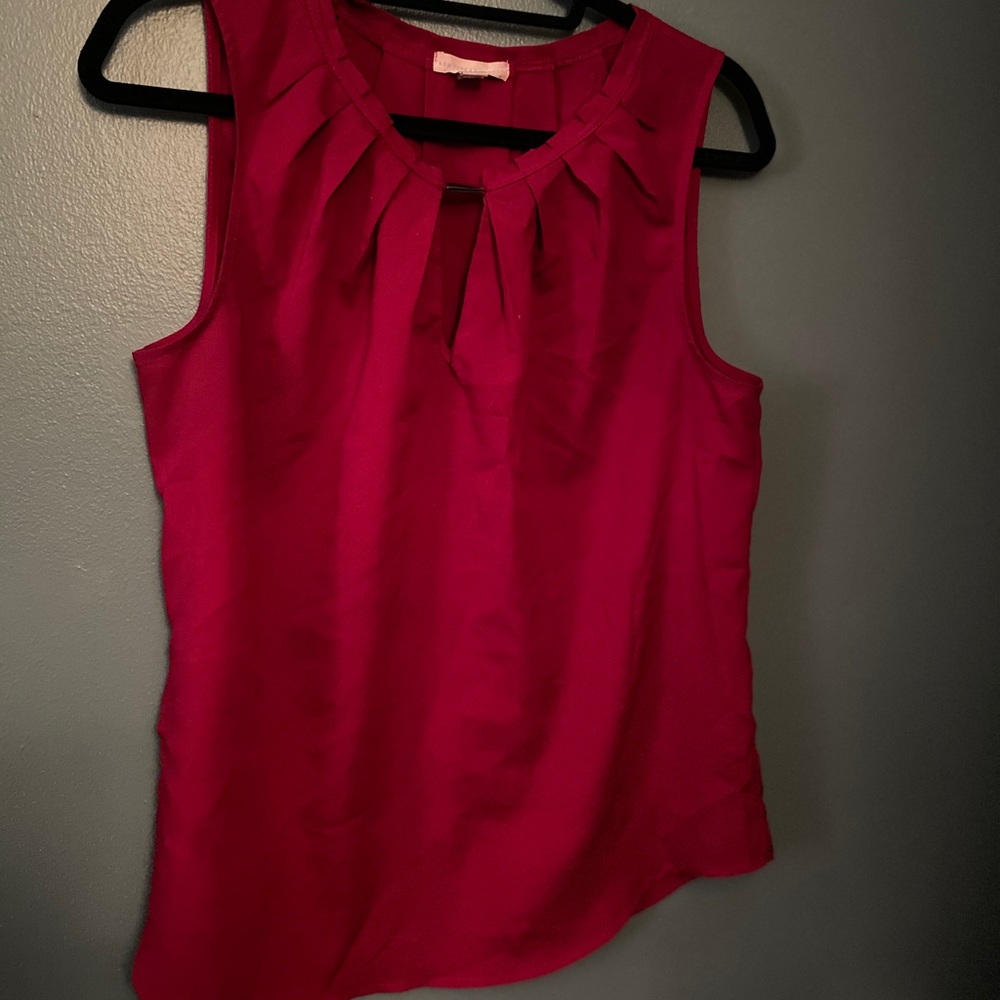 Magenta sleeveless business top